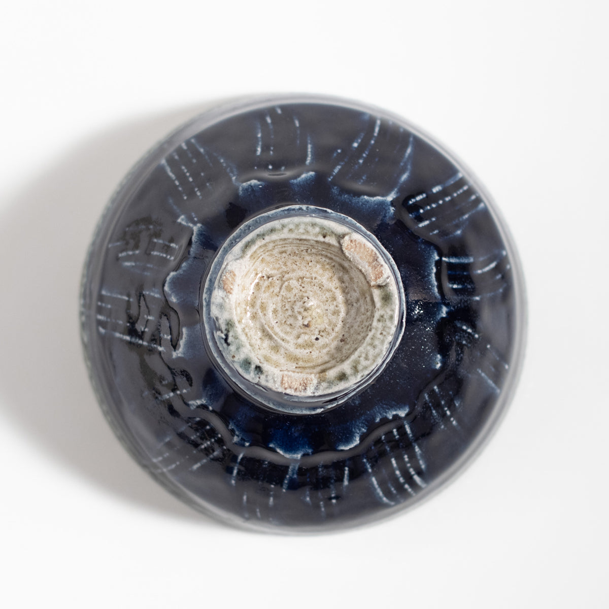 Mashiko Ware: Indigo Iron Salt Glaze Carved Tea Bowl (Wan-nari)