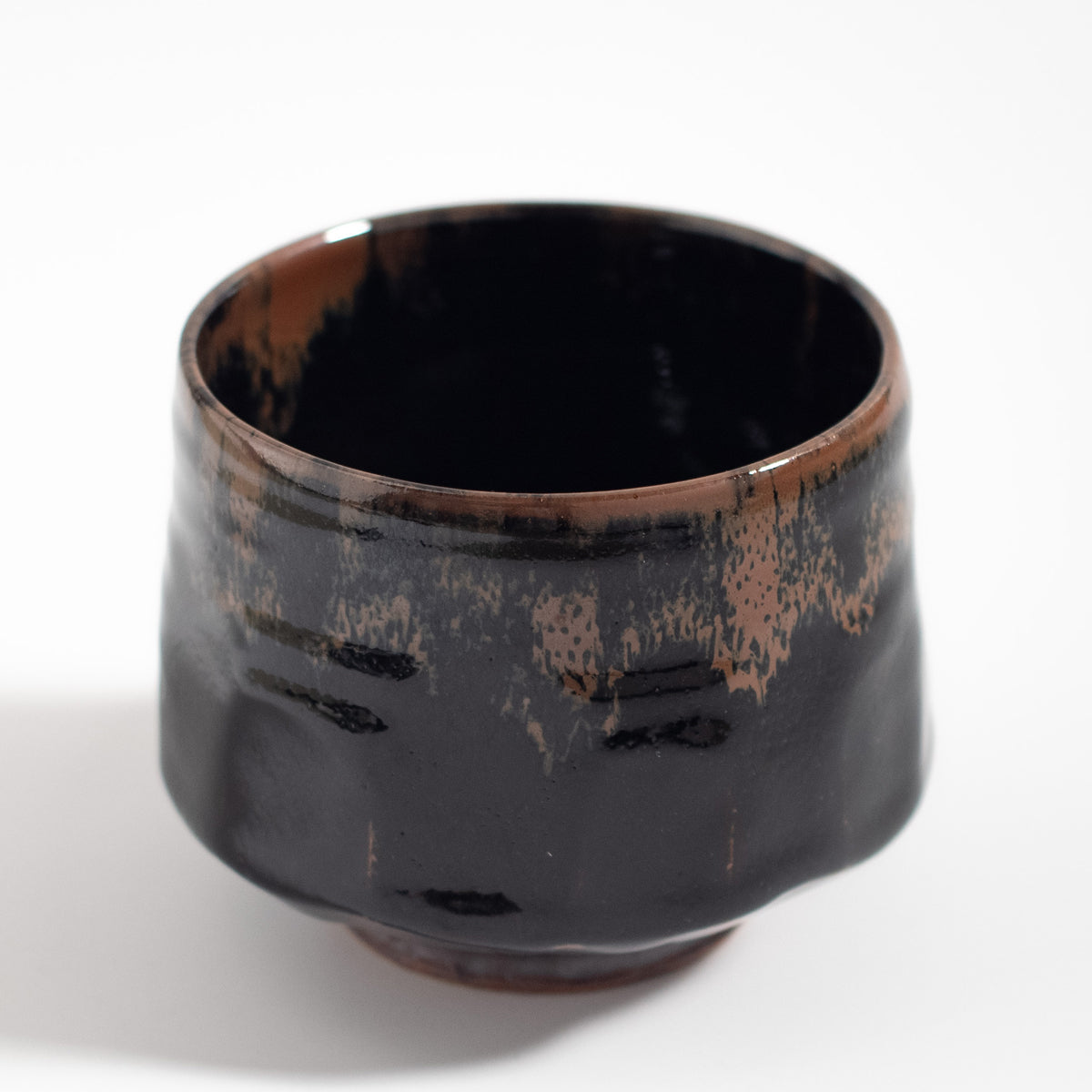 Mashiko Ware: Black Glaze Persimmon Overglaze Chamfered Tea Bowl
