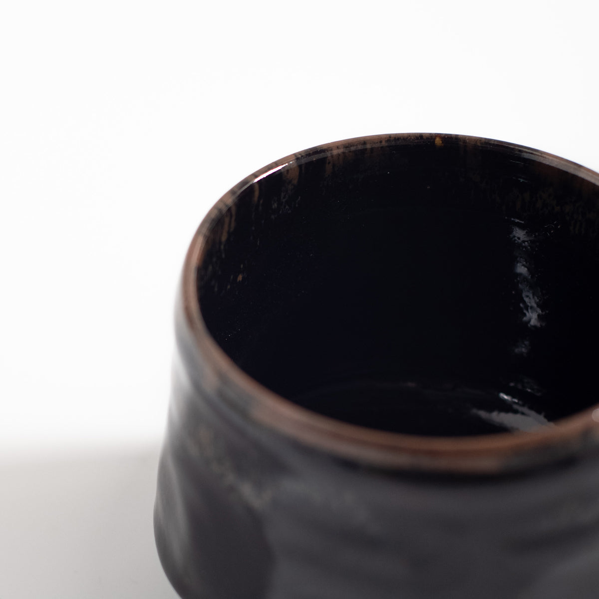 Mashiko Ware: Black Glaze Persimmon Overglaze Chamfered Tea Bowl