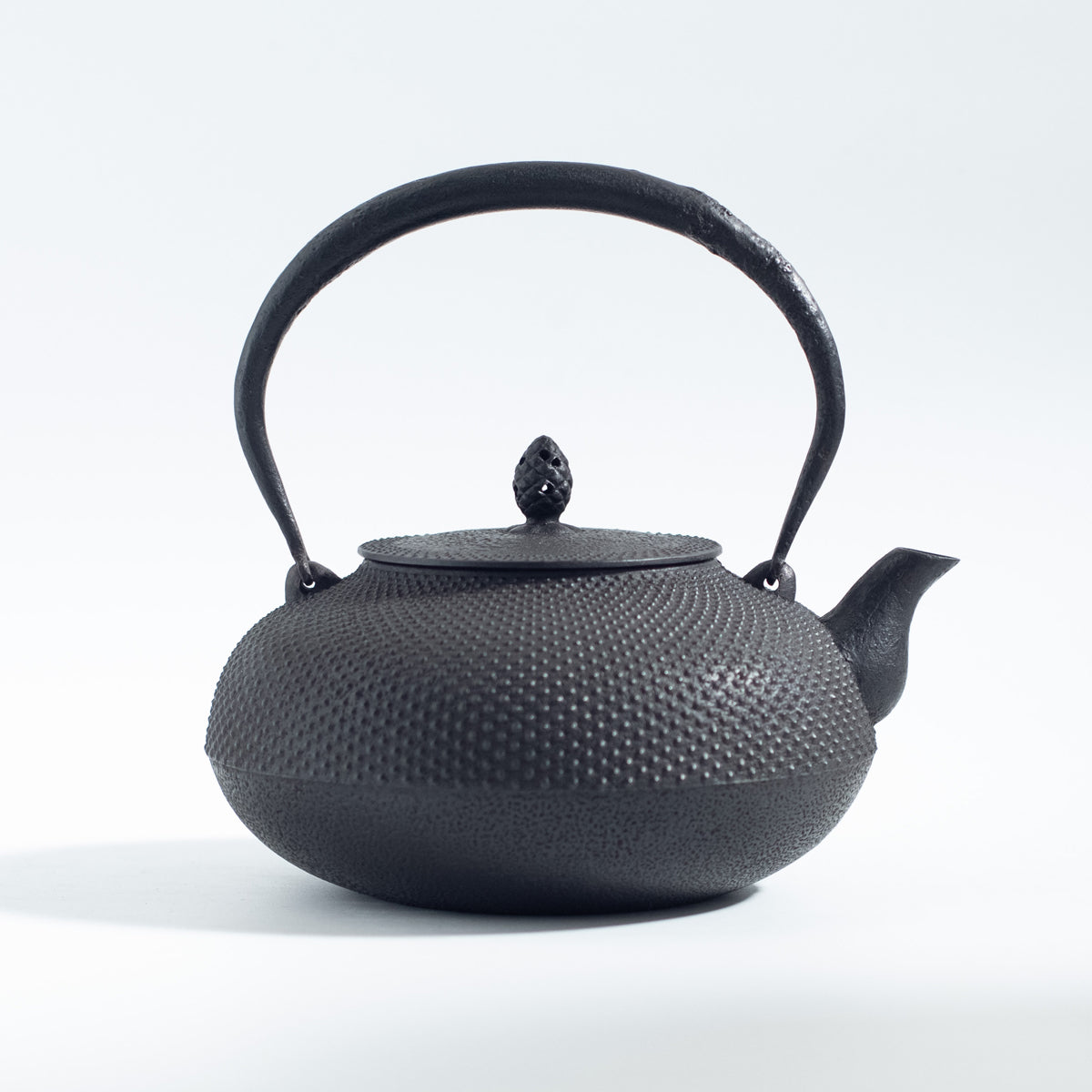 Iron Kettle with Hailstone Pattern and Flat Sacred Jewel Shape