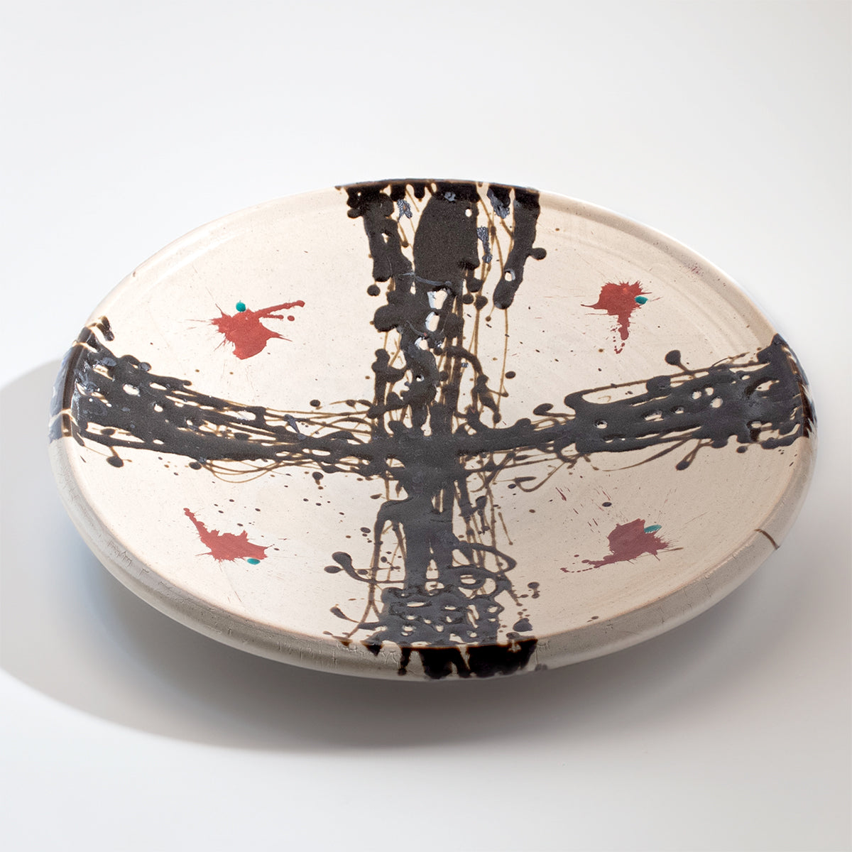 Mashiko Ware: Large Plate with Black Overglaze and Red Enamel Decoration on Natural Glaze