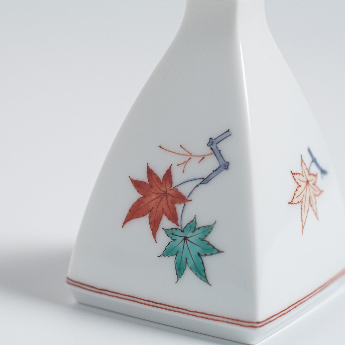 Arita Ware: Triangular Single-flower Vase with Overglaze Enamel Design of Maple Leaves