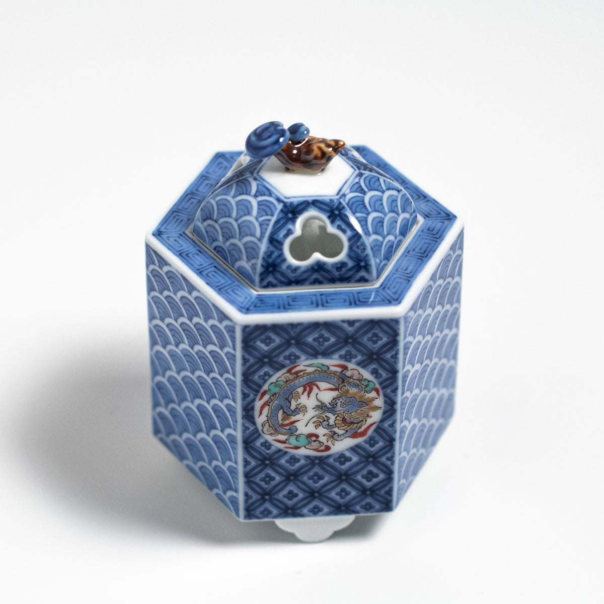 Arita Ware: Incense Burner with Kakiemon Overglaze Enamel and Blue-and-White Dragon Motifs