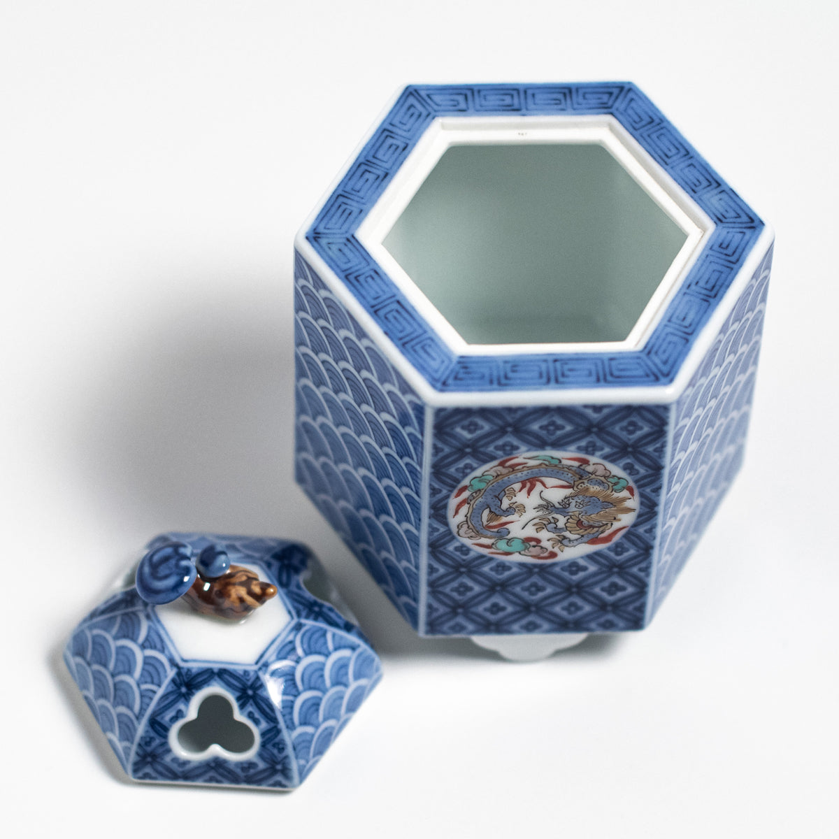 Arita Ware: Incense Burner with Kakiemon Overglaze Enamel and Blue-and-White Dragon Motifs