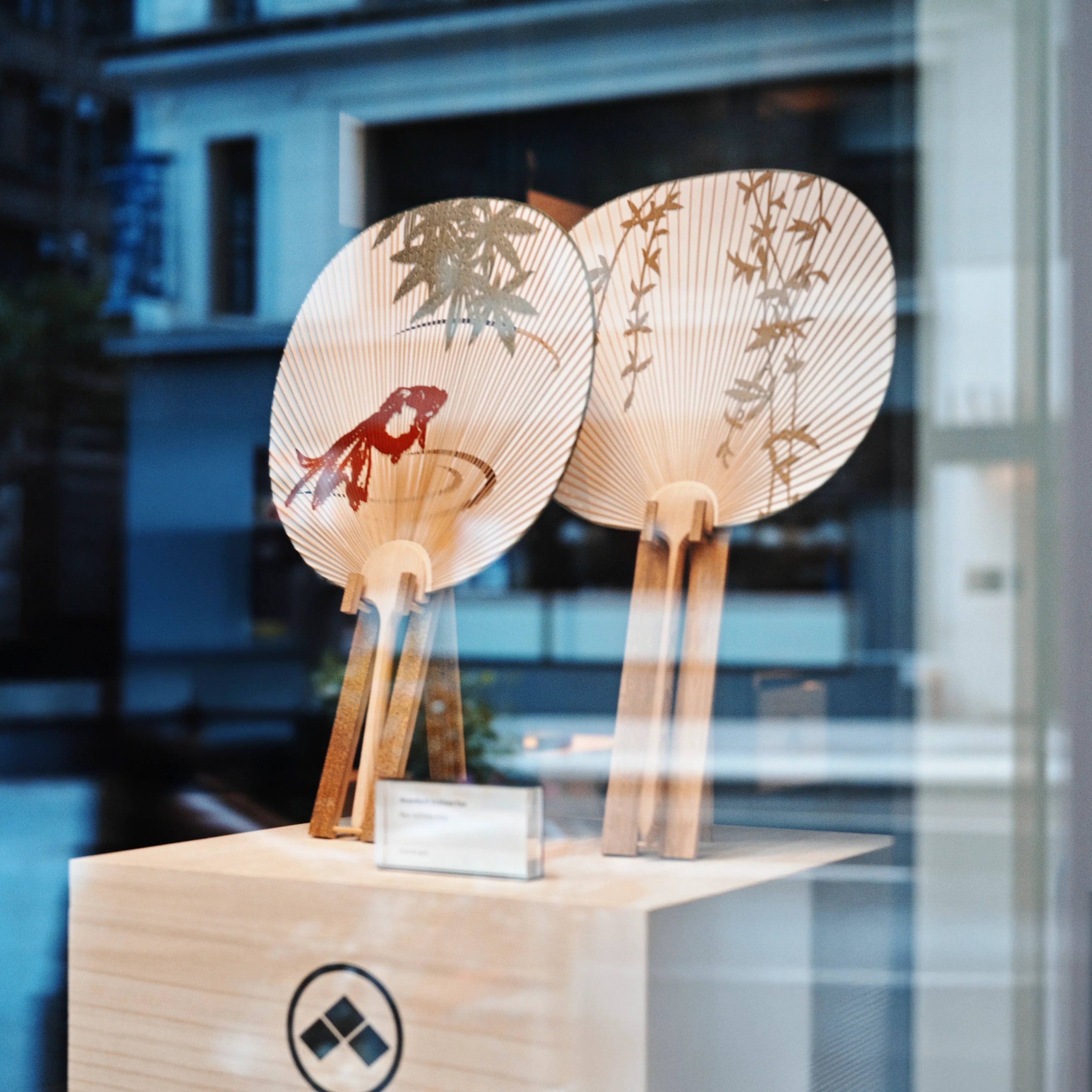 Kyo Uchiwa – Kingyo (Goldfish) with Stand