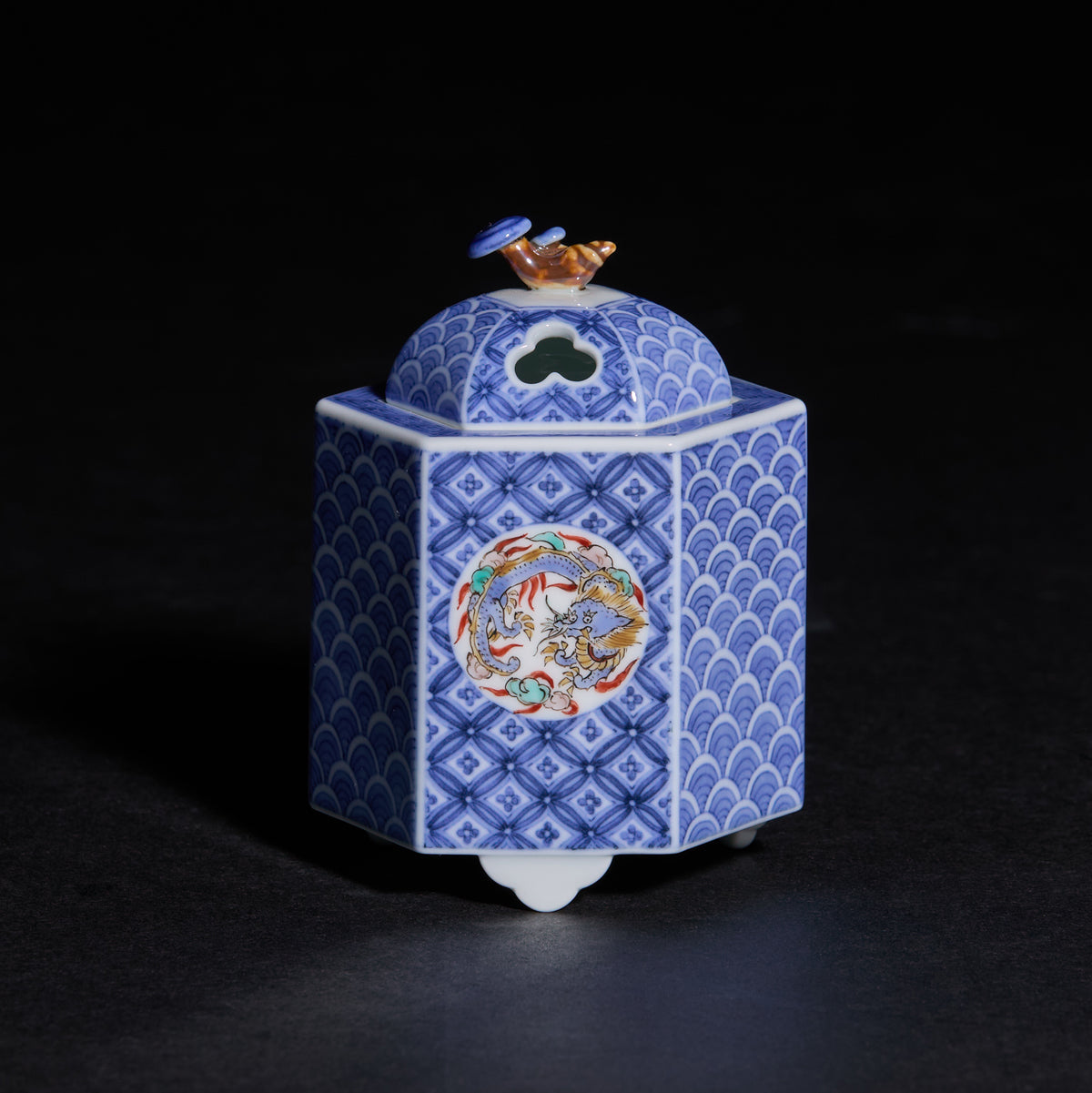 Arita Ware: Incense Burner with Kakiemon Overglaze Enamel and Blue-and-White Dragon Motifs