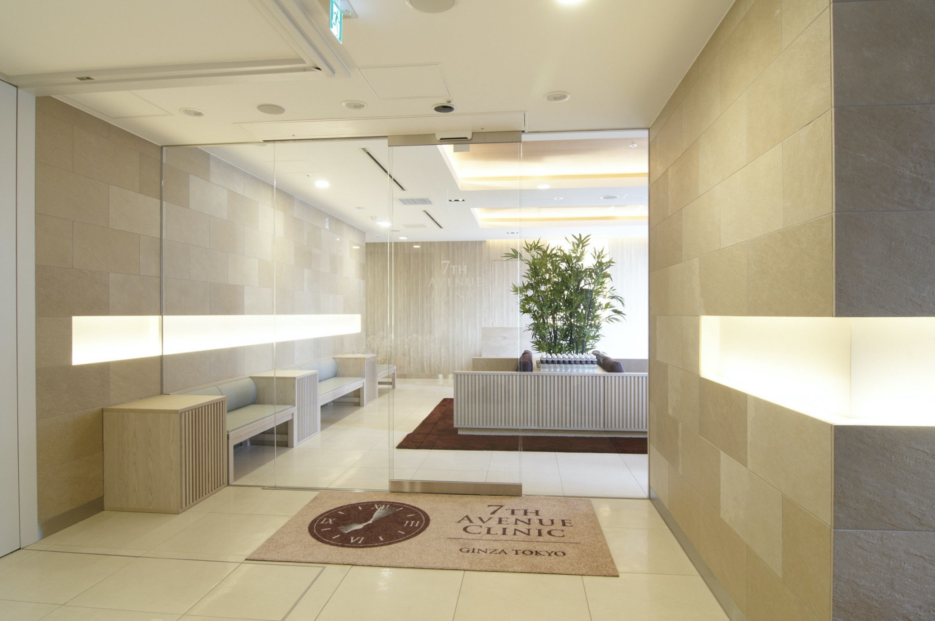 CASE 037 / 7th Avenue Clinic Ginza
