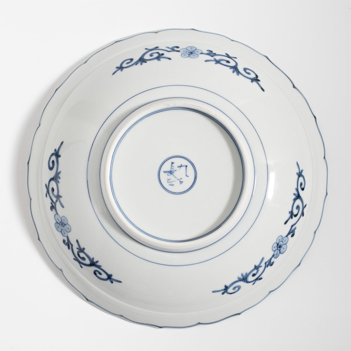 Kutani Ware: Lotus Flower and Bird Motif Bowl