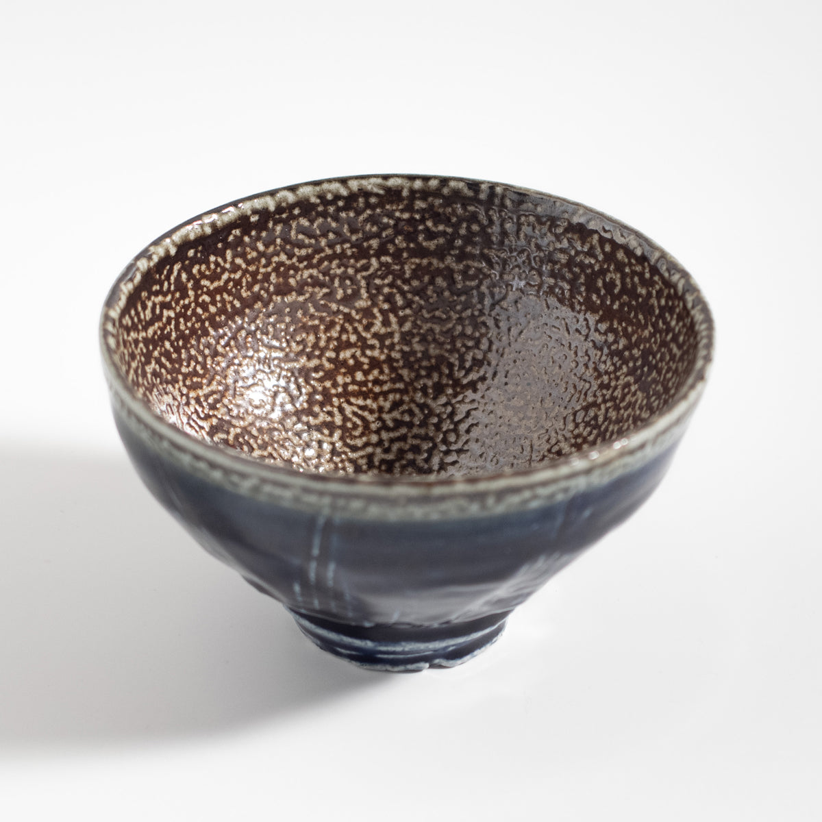Mashiko Ware: Indigo Iron Salt Glaze Carved Tea Bowl (Wan-nari)