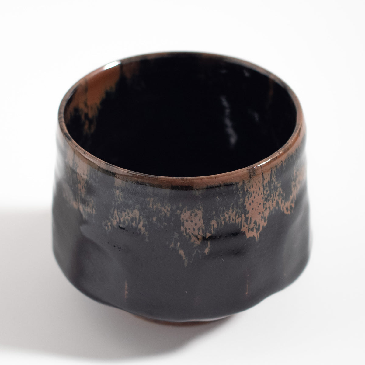 Mashiko Ware: Black Glaze Persimmon Overglaze Chamfered Tea Bowl