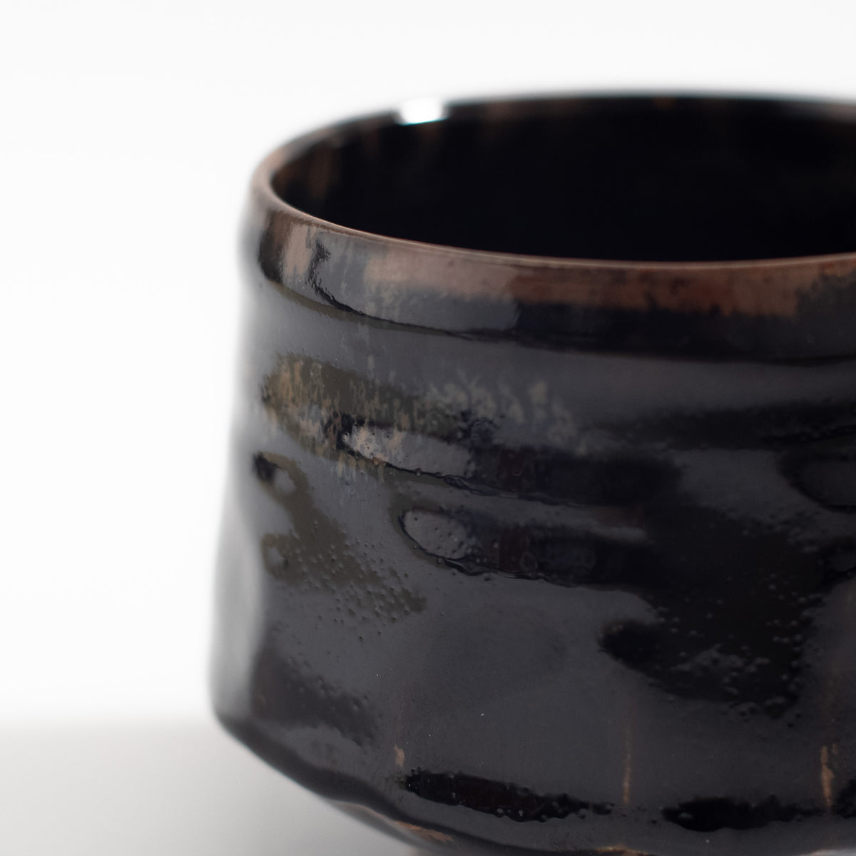 Mashiko Ware: Black Glaze Persimmon Overglaze Chamfered Tea Bowl