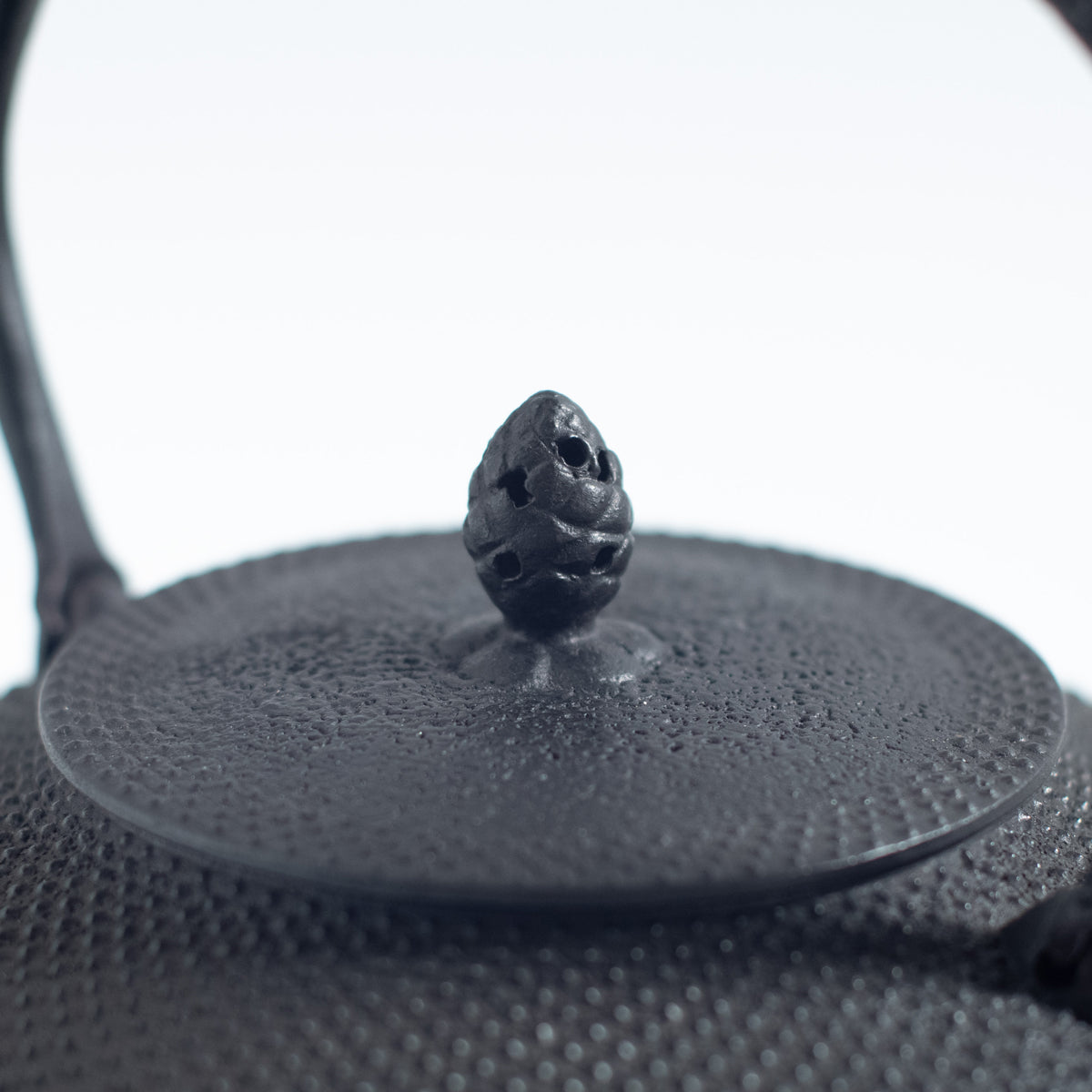 Iron Kettle with Hailstone Pattern and Flat Sacred Jewel Shape