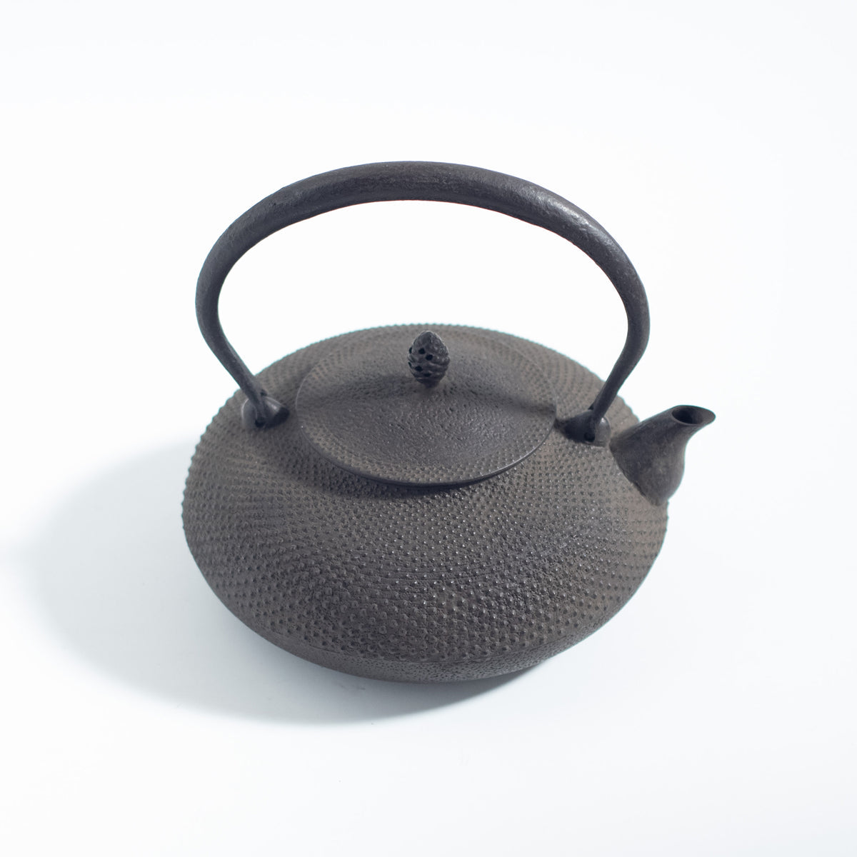 Iron Kettle with Hailstone Pattern and Flat Sacred Jewel Shape