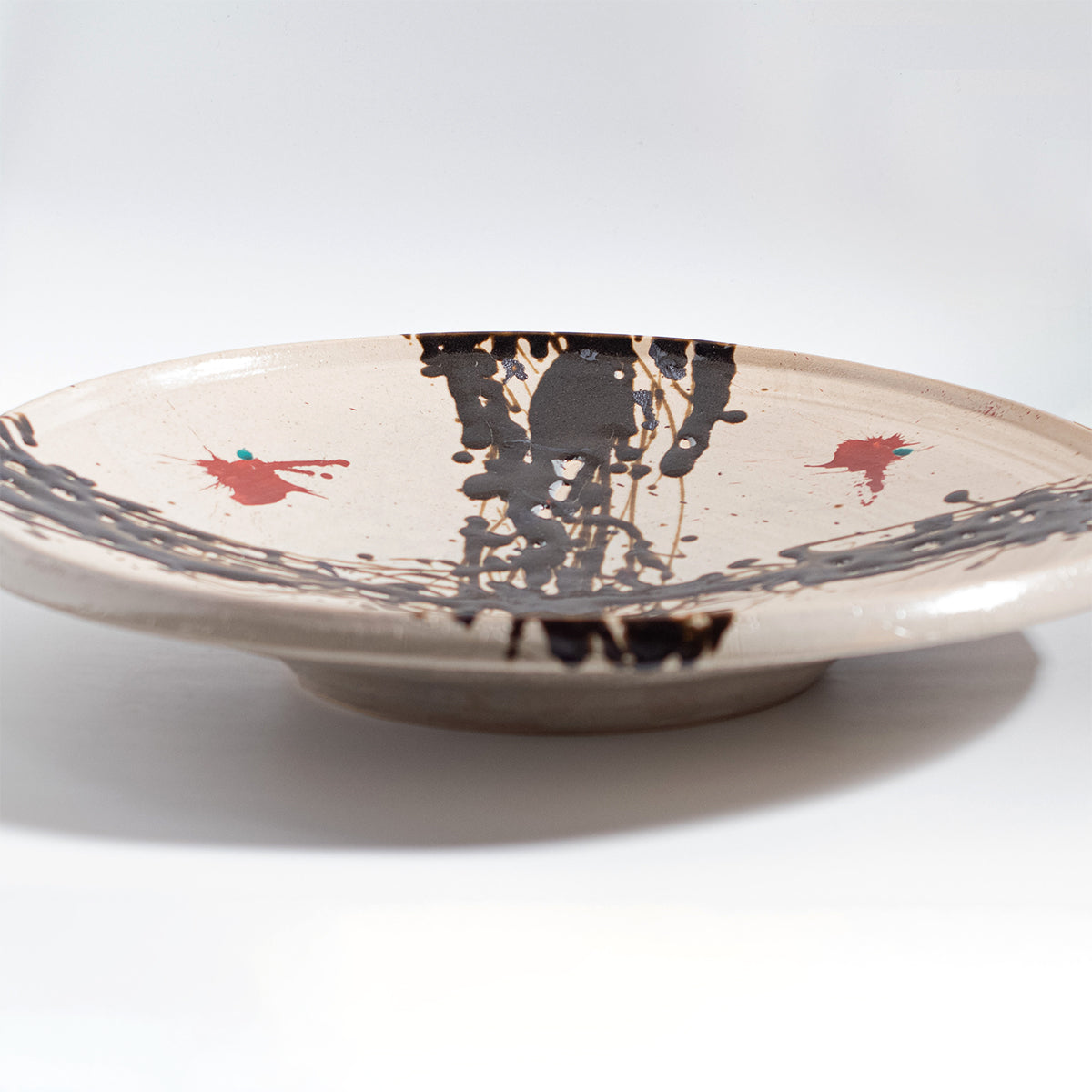 Mashiko Ware: Large Plate with Black Overglaze and Red Enamel Decoration on Natural Glaze