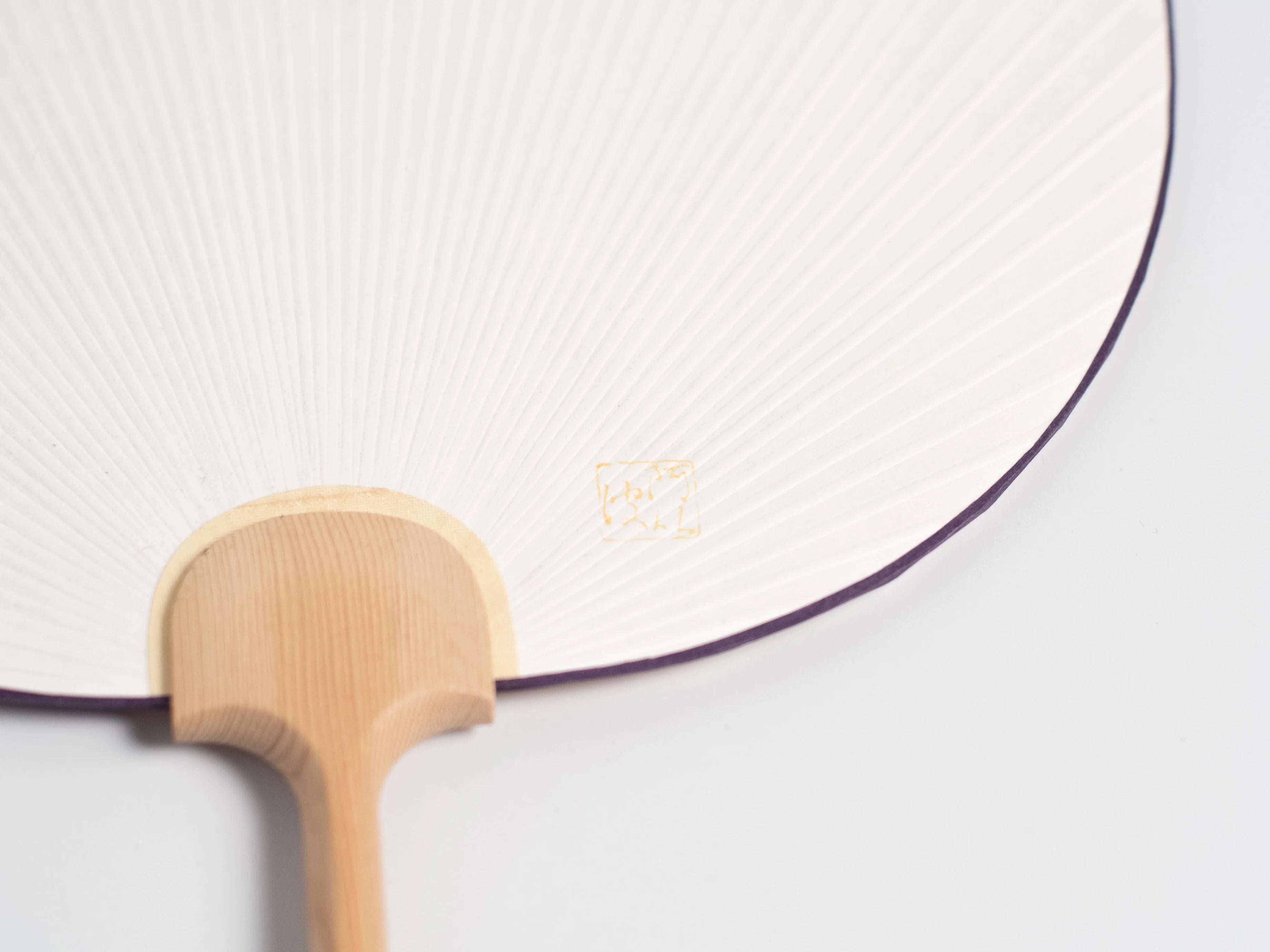 Kyo Uchiwa – Suisen (Daffodil) with Stand