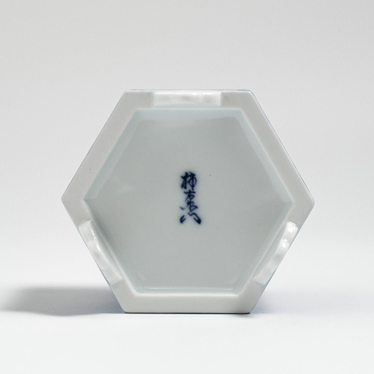 Arita Ware: Incense Burner with Kakiemon Overglaze Enamel and Blue-and-White Dragon Motifs
