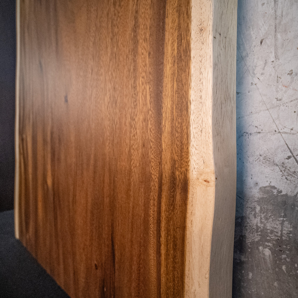 Dalle à bord naturel – Monkeypod 9097 (s037)