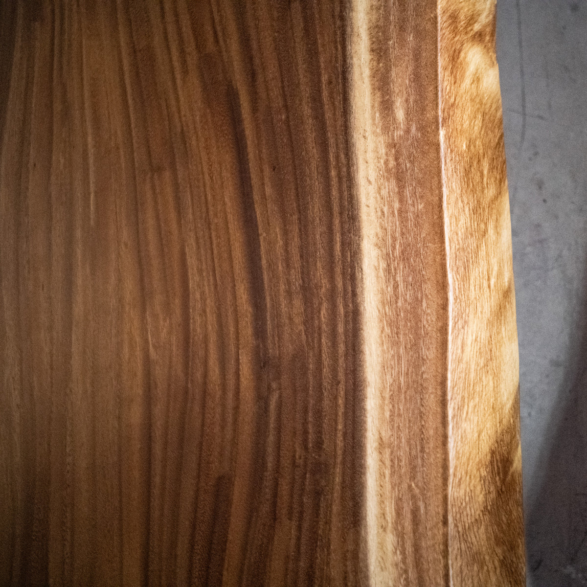 Dalle à bord naturel – Monkeypod M552 (s011)