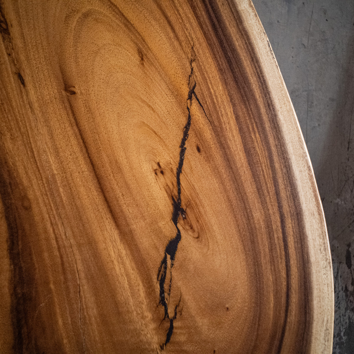 Dalle à bord naturel – Monkeypod M1767 (s009)