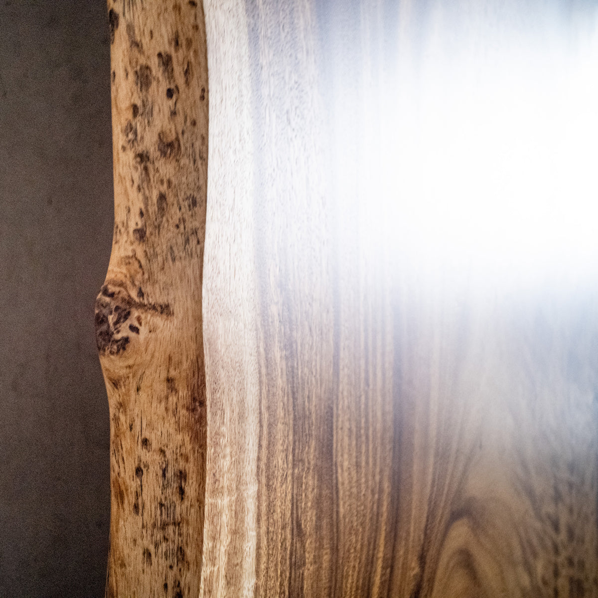 Dalle à bord naturel – Monkeypod M1767 (s009)