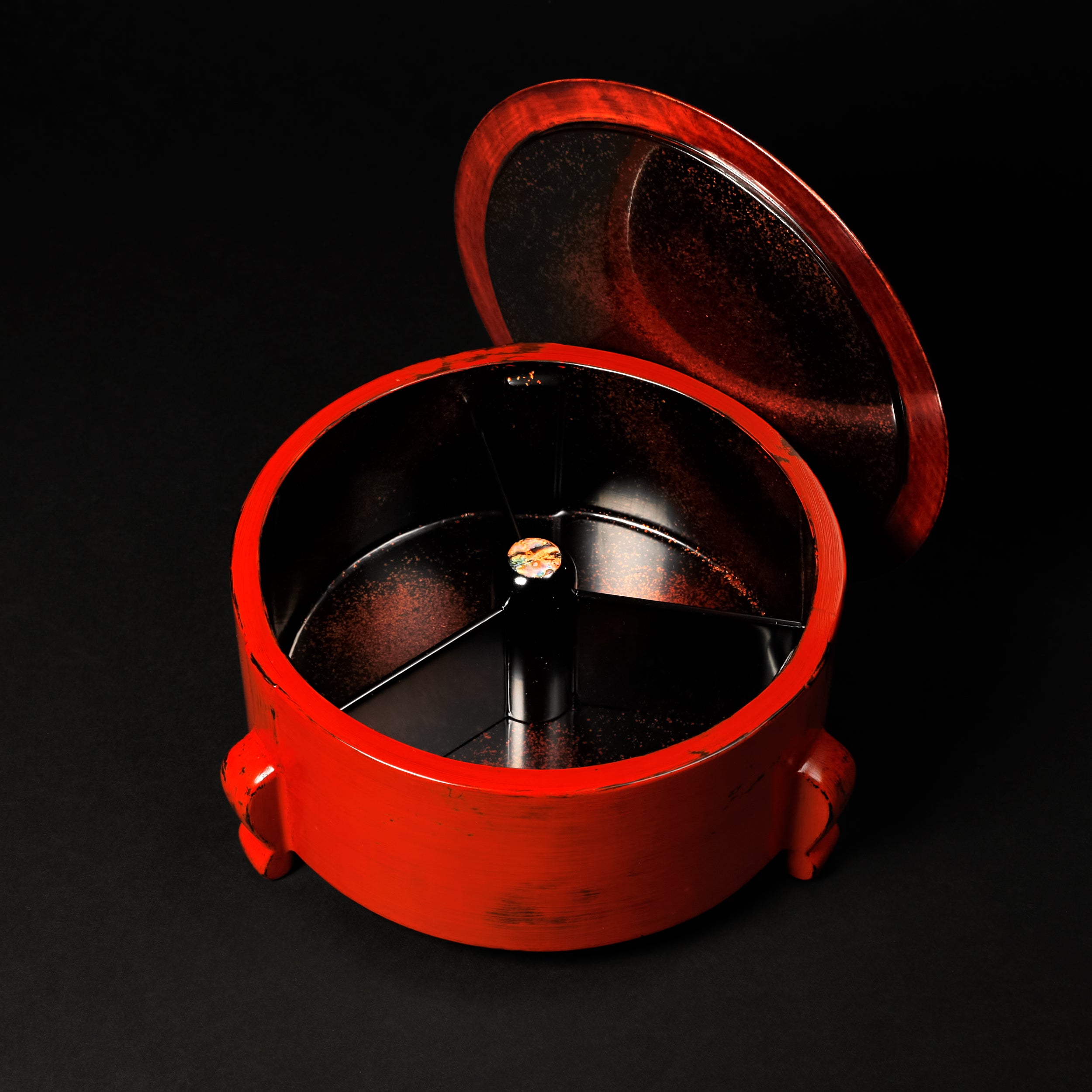 Negoro Lacquer: Three-Legged Lidded Vessel