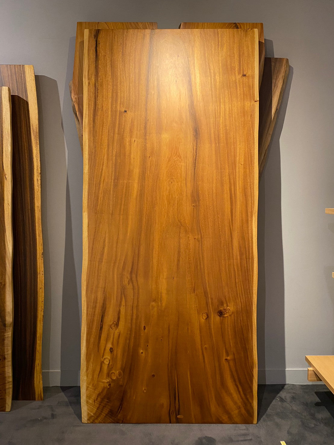 Live Edge Slab – Albizia saman, arbre de pluie (No.17)